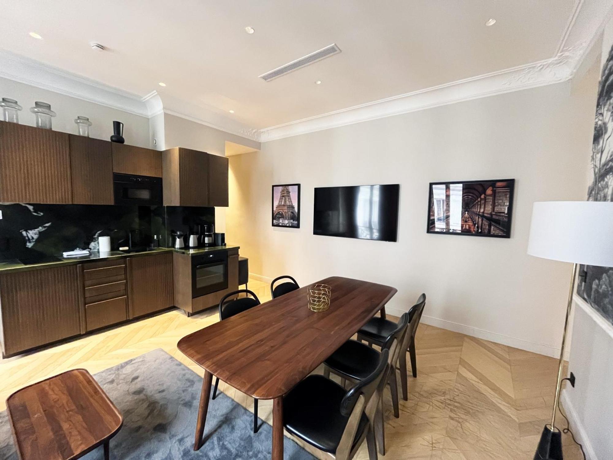 Urbanflat 141 - Grand Champs-elysees Ponthieu * Paris